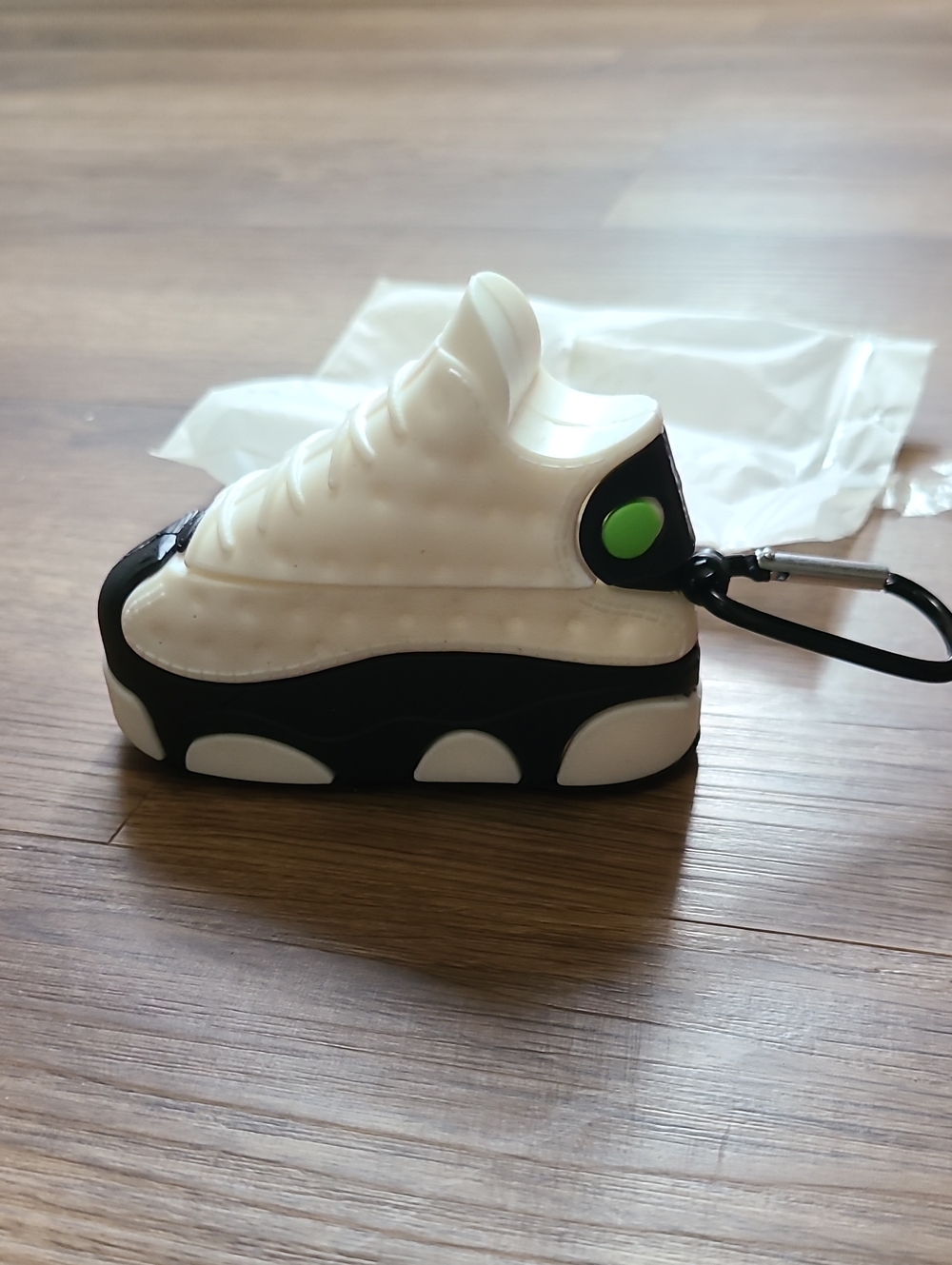 Ear Pods White and Black Sneaker Case